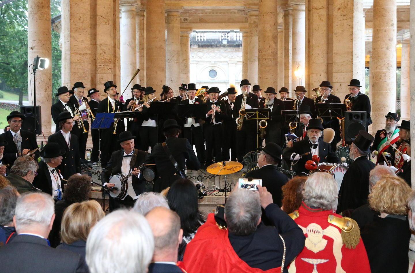 Piove, concerto ma niente sfilata per i goliardi europei