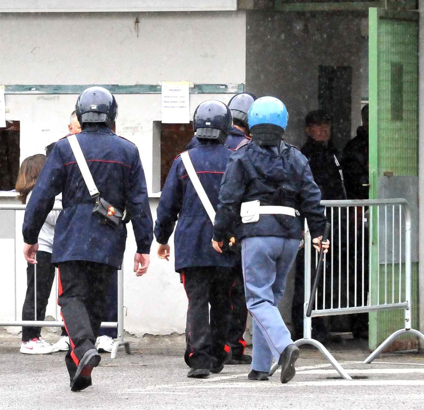 Scontri fra tifosi in viale Matteotti due feriti lievi