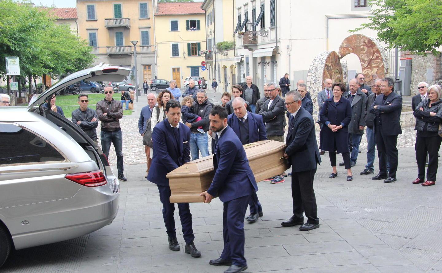 L’addio a Enzo Cavicchi 