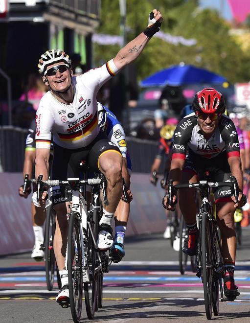 La maglia rosa cambia padrone Largo a Greipel 