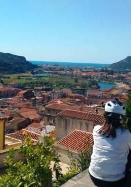 Il Giro del Touring club esalta le bellezze di Bosa 