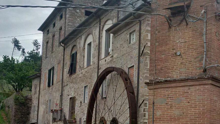 Blackout continui parte una petizione a Massa Macinaia