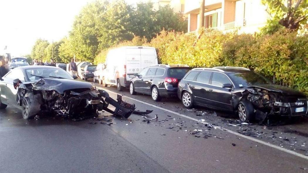 Campogalliano, auto sbanda e sfiora un bambino