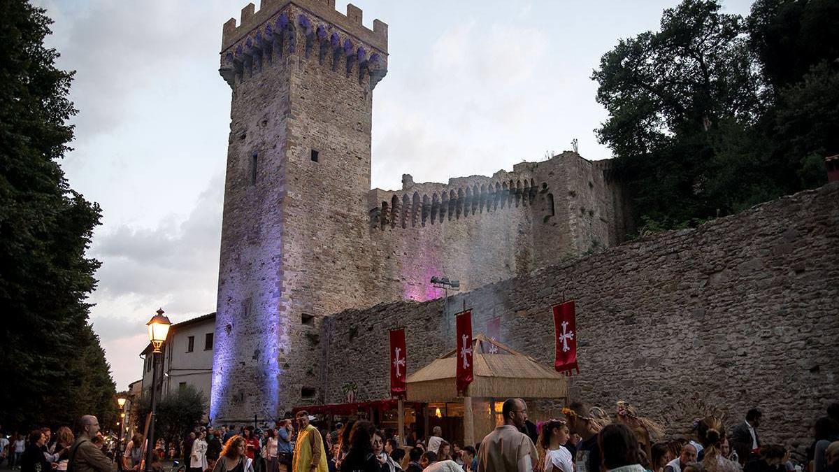 La Rocca del Brunelleschi durante la Festa medievale