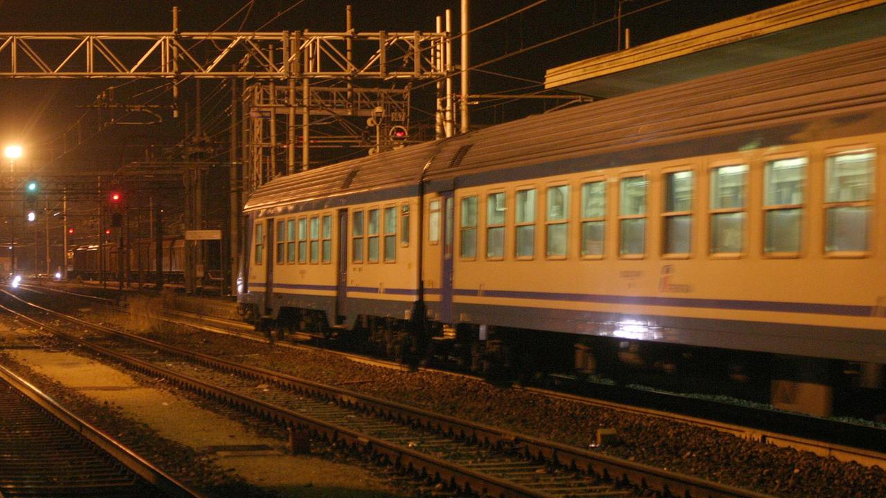Reggio Emilia: attraversa i binari, 30enne ucciso dal treno