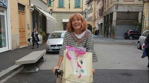 Elisa Vannini con la bici che le è stata rubata per la seconda volta