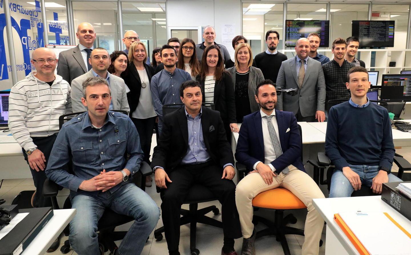I vertici e i dipendenti della Timenet di Empoli (Foto Agenzia Carlo Sestini)