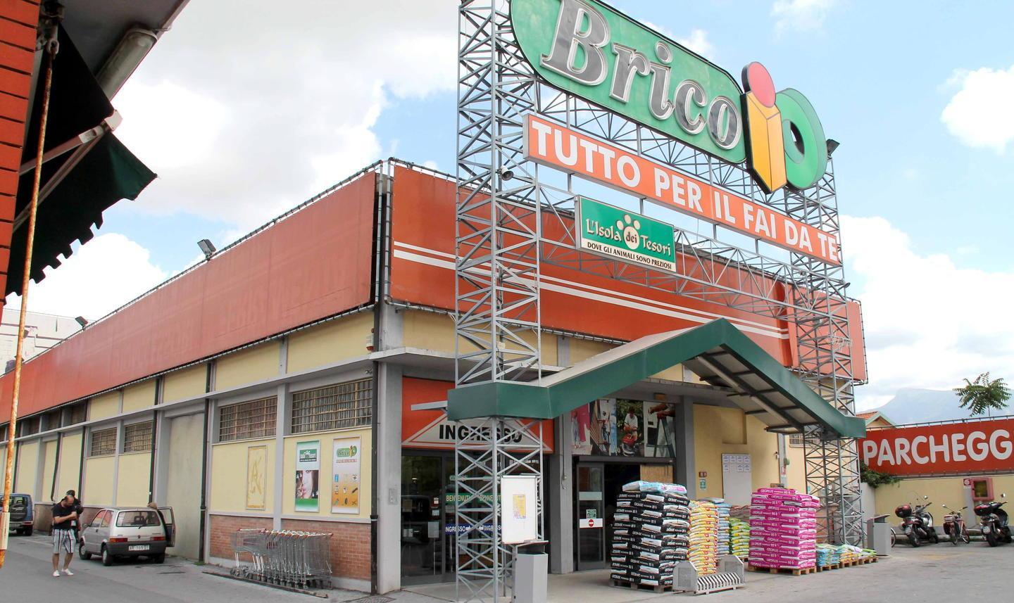 Brico Io in via di Montramito a Viareggio