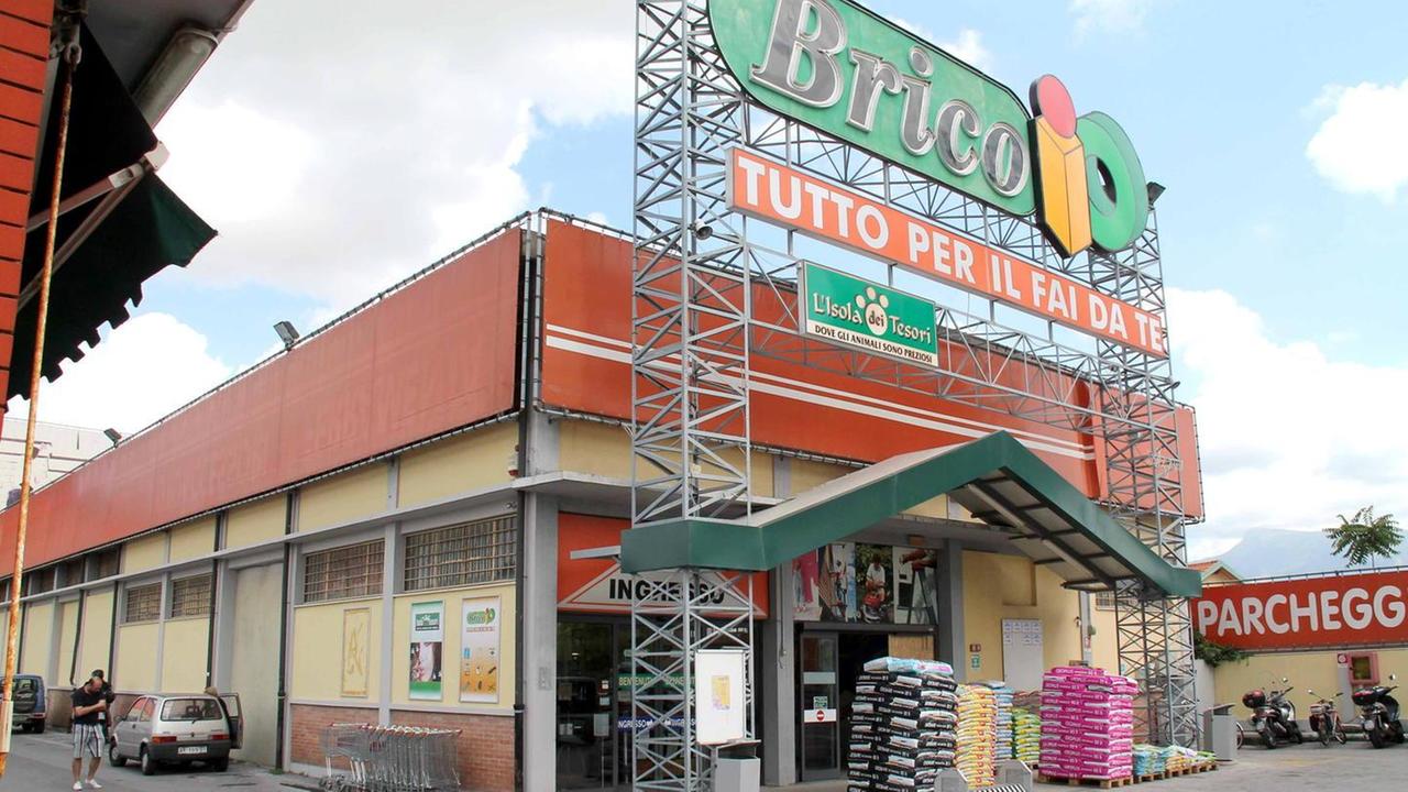 Brico Io in via di Montramito a Viareggio
