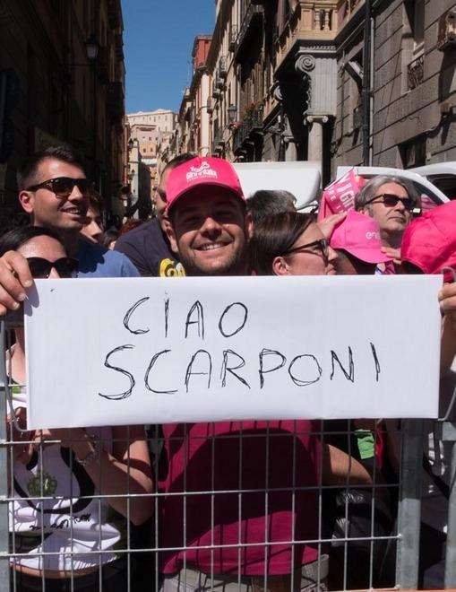 La domenica popolare di una città su di giri All’arrivo è un’ovazione 