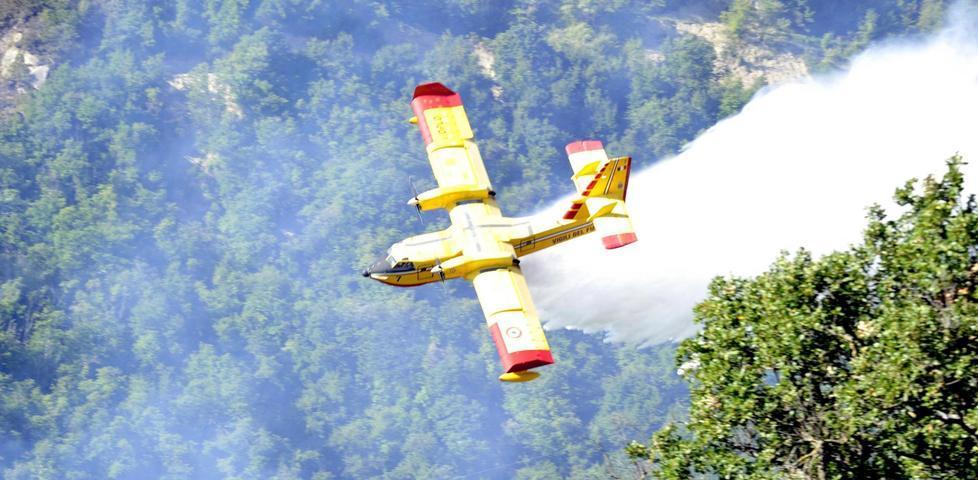 Seneghe, primo rogo Fiamme domate con due Canadair 
