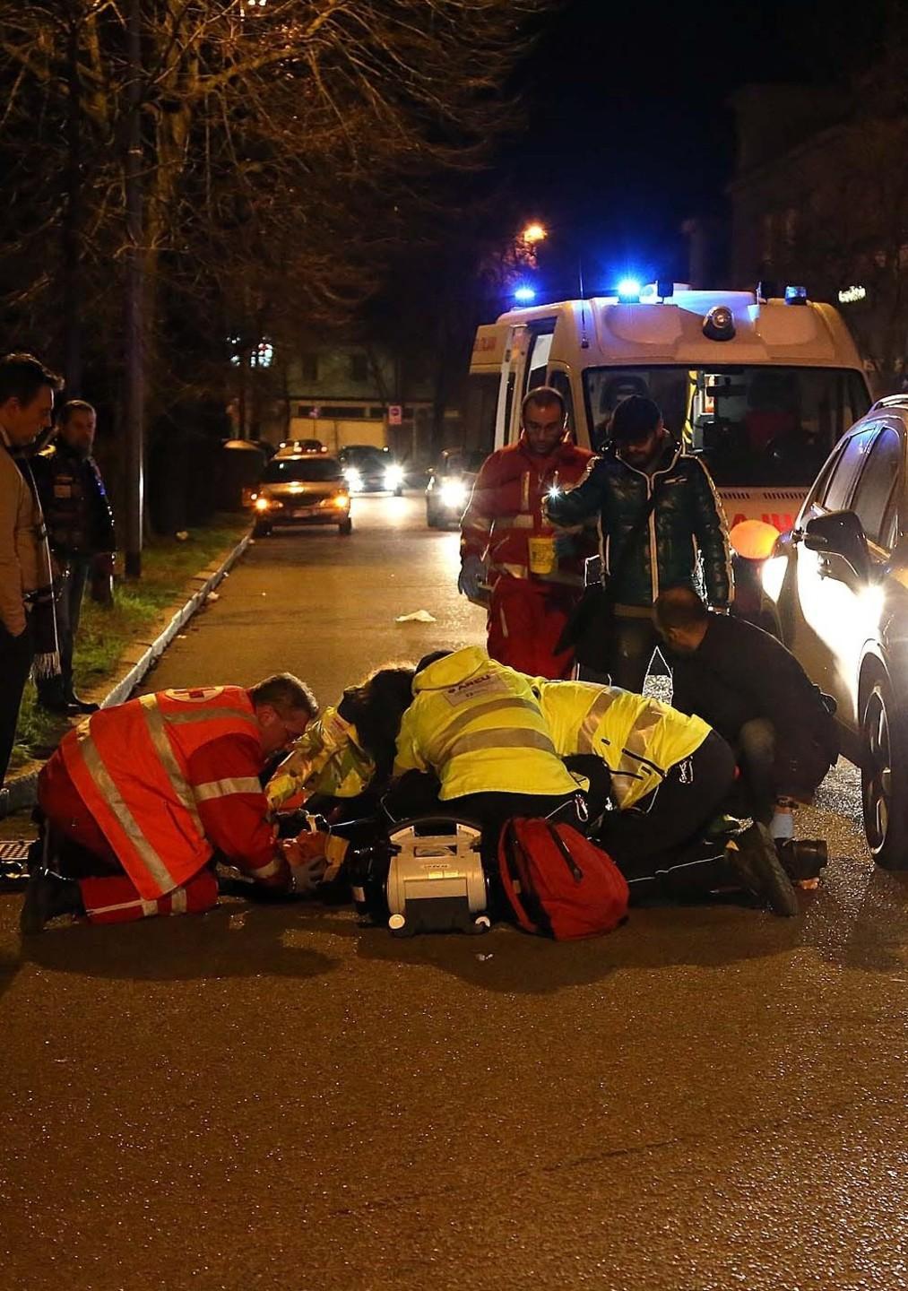 Ubriaco cade in bici e rischia la vita sfiorato da un’auto 