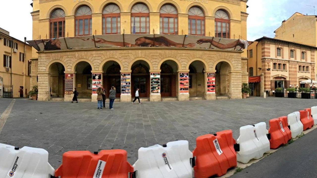 Goldoni, a fine mese i lavori in piazza per togliere le transenne