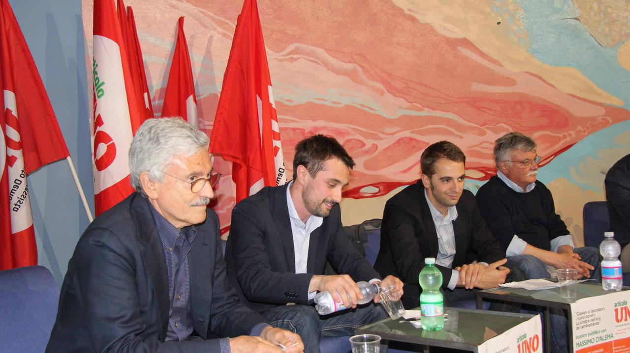 Massimo D'Alema all'incontro al Circolo Arci di Santa Lucia