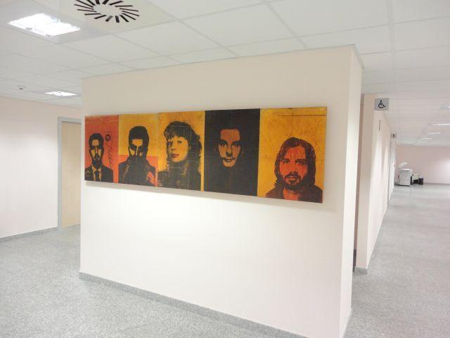 Franco Ionda "Libertà provvisoria", Palazzo di Giustizia, Firenze, Acquisizione di 35 ritratti. Installazione per 7 piani

