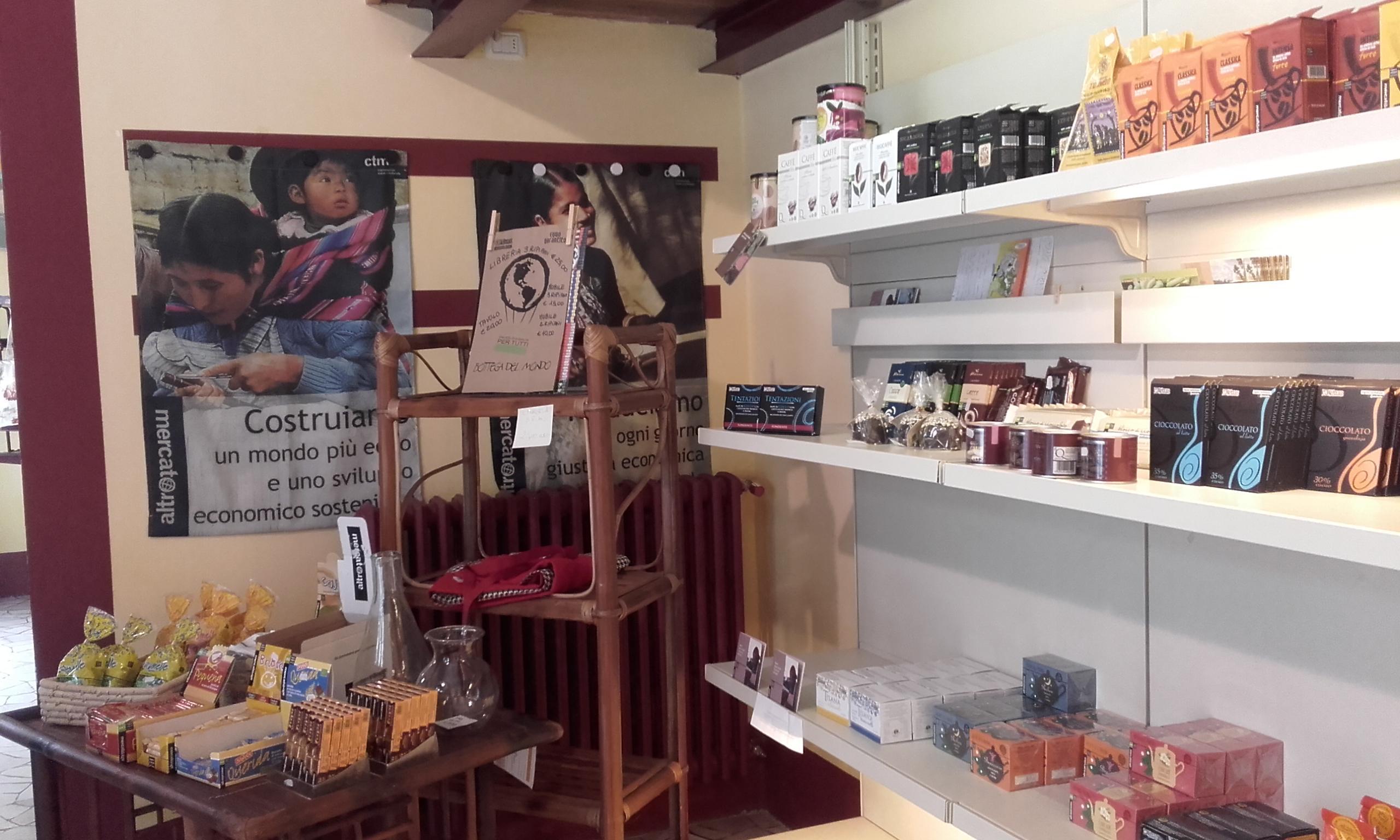 L'interno del negozio "Il Granello di Senapa"
