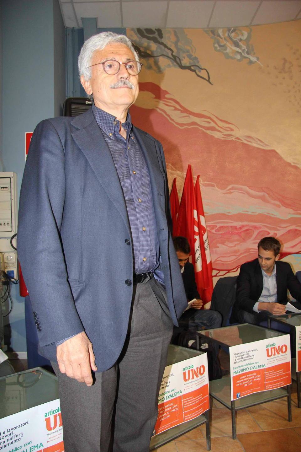 Sala piena a Santa Lucia per ascoltare D’Alema che critica il Pd liberista 