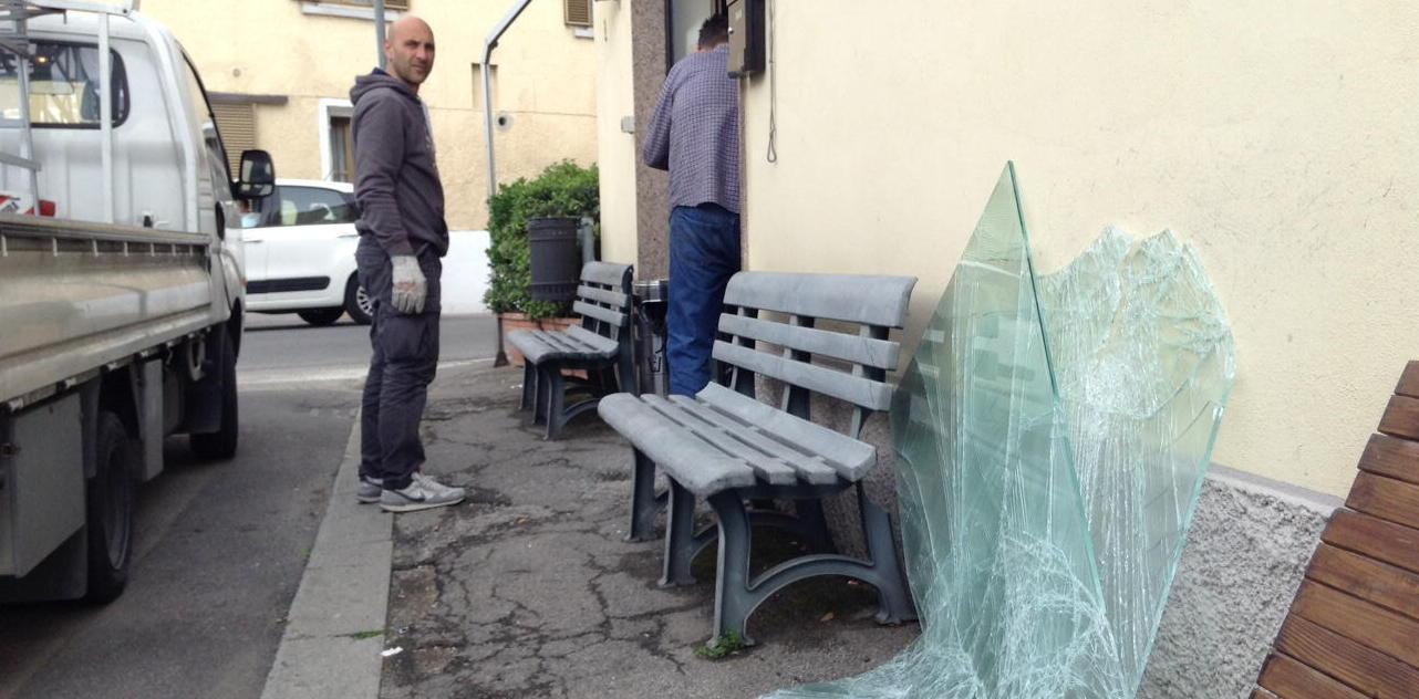 Un altro fine settimana di furti a colpi di tombino 