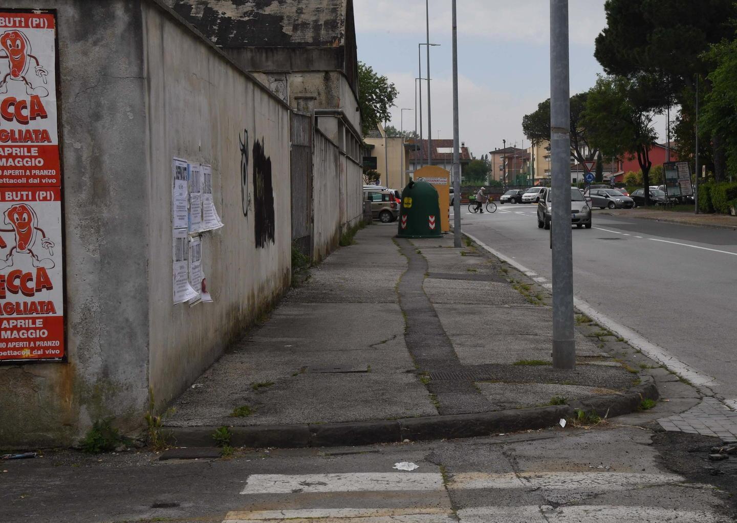 Molti marciapiedi da rimettere a nuovo