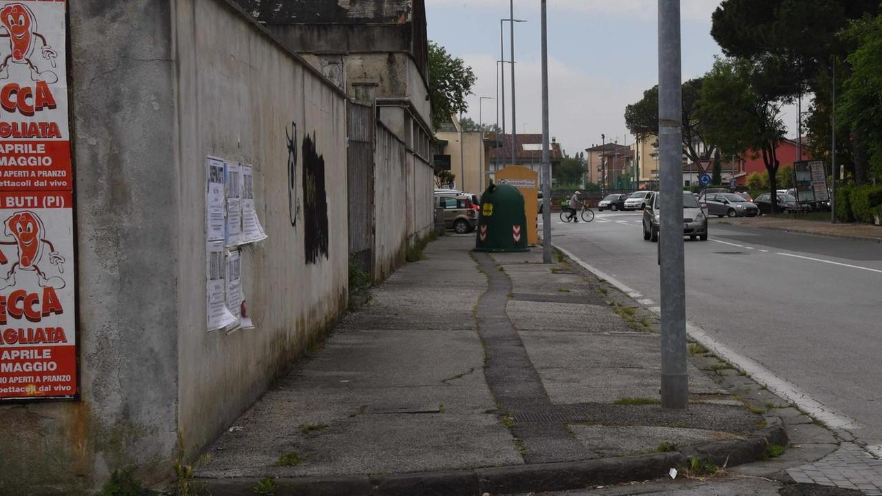 Molti marciapiedi da rimettere a nuovo