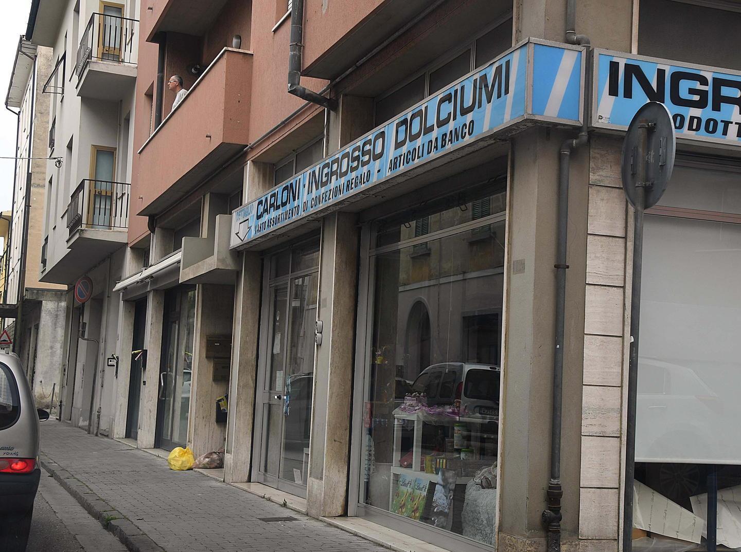 Furti nei negozi del centro Porte e finestre sfondate 