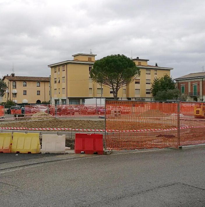Lavori sospesi per far passare la fibra ottica
