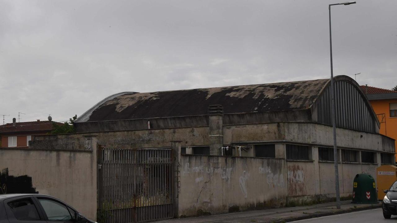 Nell’ex deposito dei pullman di Cpt regna il degrado