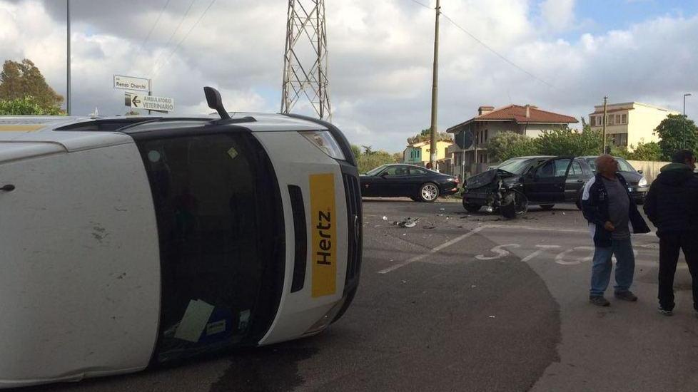 Tre in ospedale dopo lo scontro