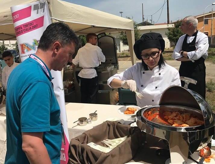 I culurgionis ogliastrini conquistano la carovana del Giro d’Italia 