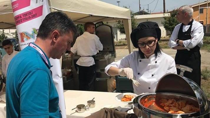 I culurgionis ogliastrini conquistano la carovana del Giro d’Italia