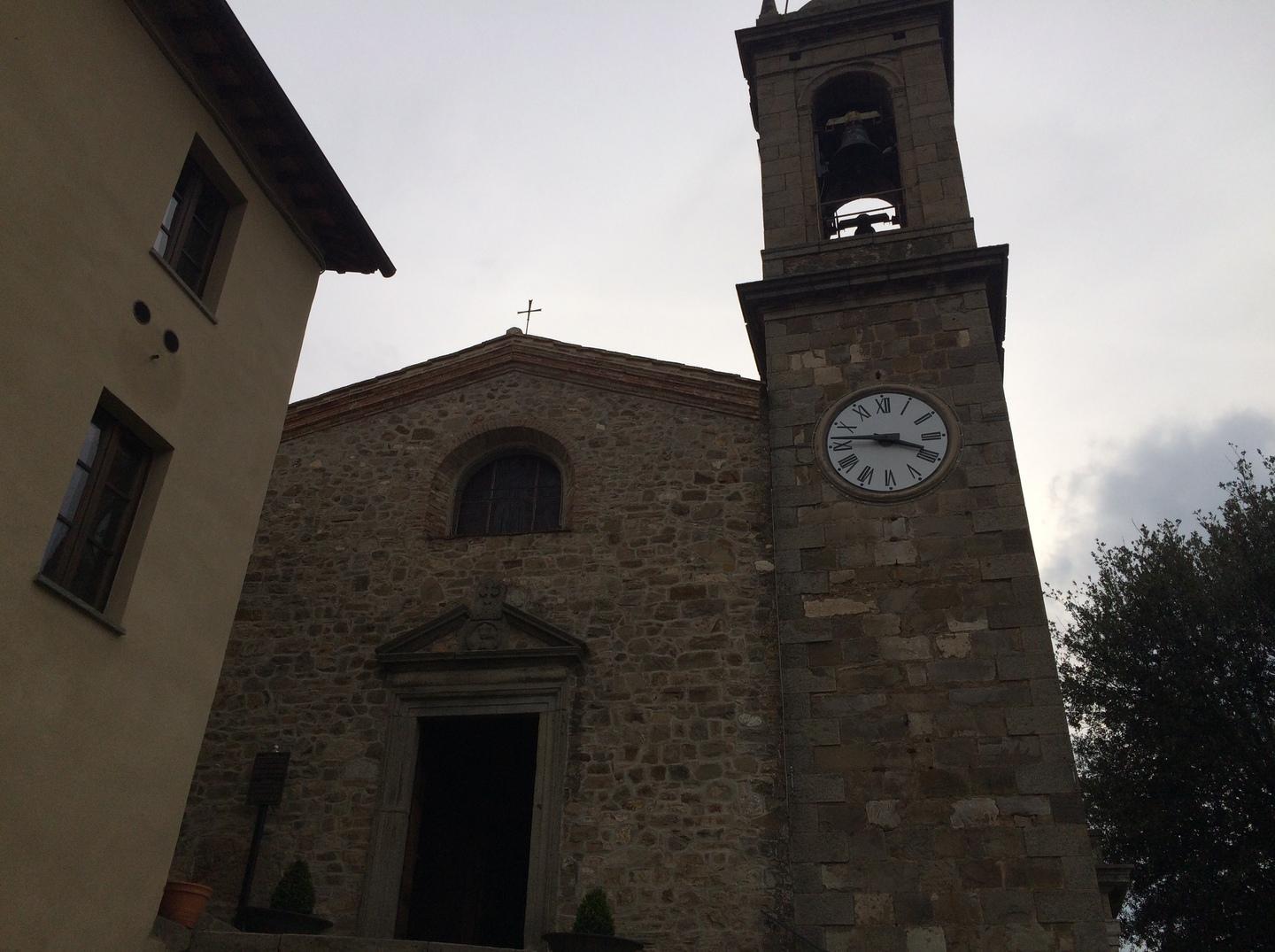 Pochi fedeli, il parroco fa staccare la corrente