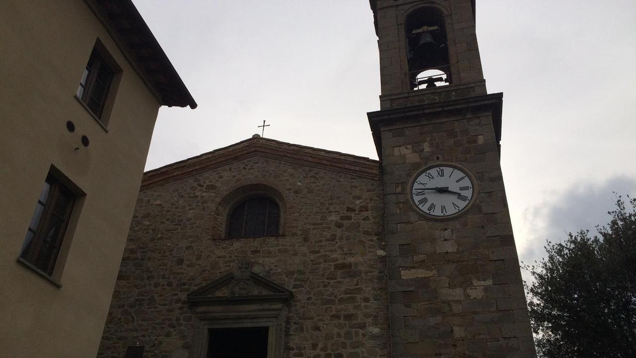 Pochi fedeli, il parroco fa staccare la corrente