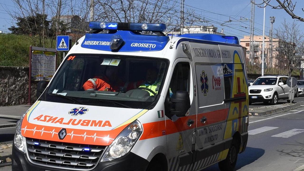 Schianto sull’Aurelia Madre e figlia finiscono in ospedale