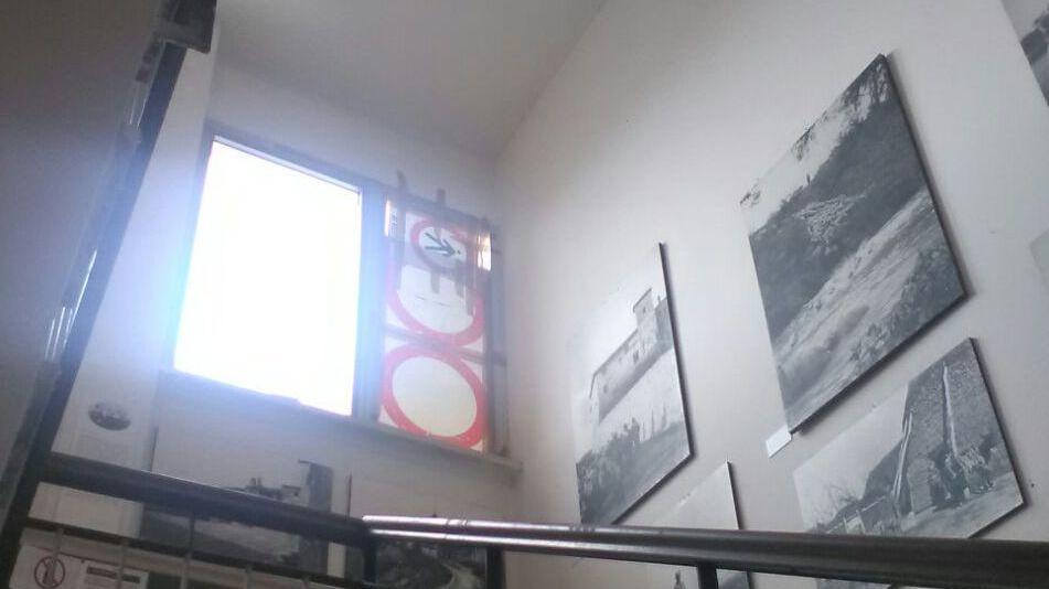 Tentano il furto in biblioteca ma l’allarme li mette in fuga
