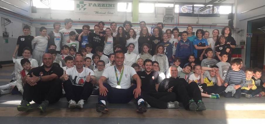 L’olimpionico Pizzo fa visita ai ragazzi del Lucca Tbb