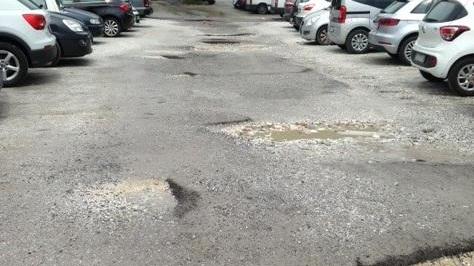 Macchine danneggiate per colpa del parcheggio