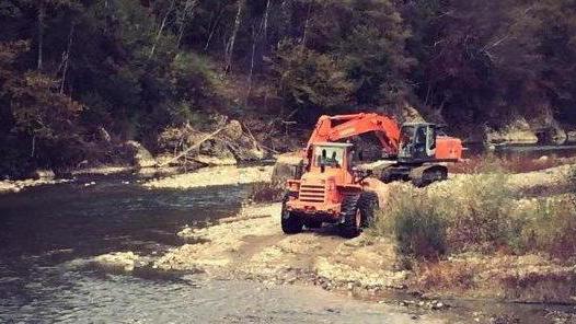Lavori sul fiume (foto archivio)