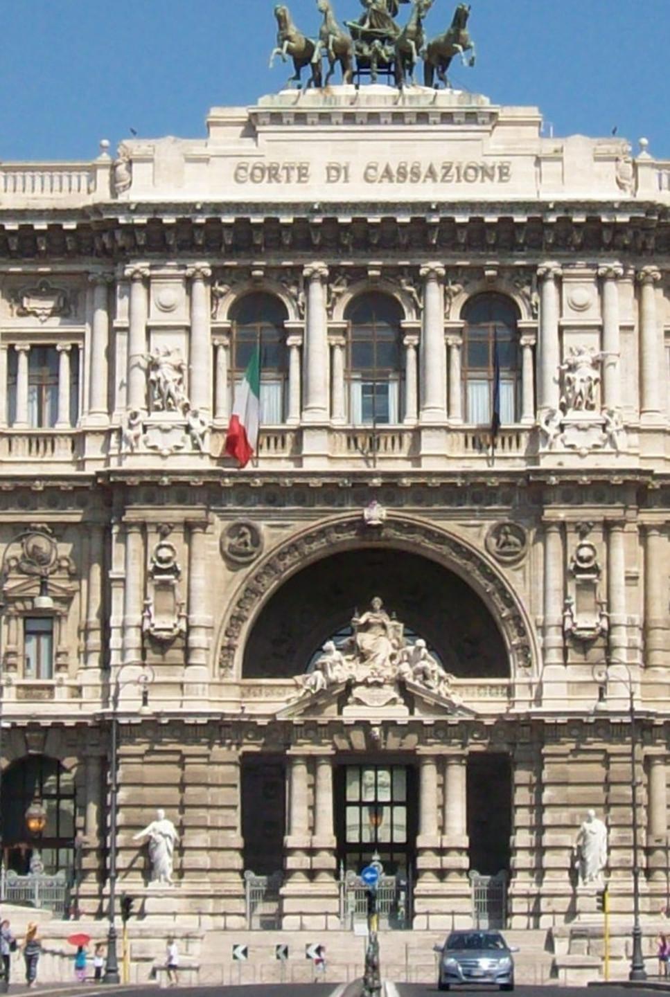 Avvocata condannata, reati prescritti 