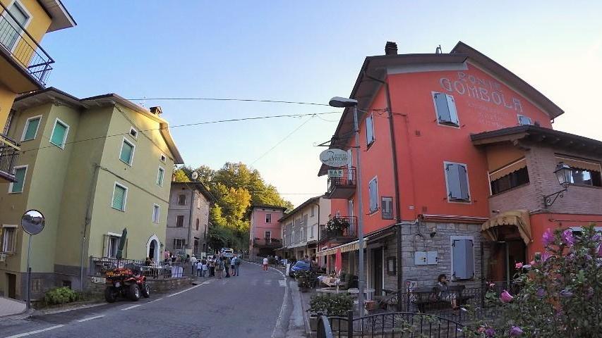 Strisce pedonali e rallentatori in centro a Gombola