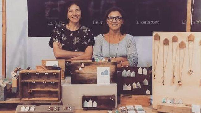 Modena, atelier Pompelmo: Legno e ceramica da indossare