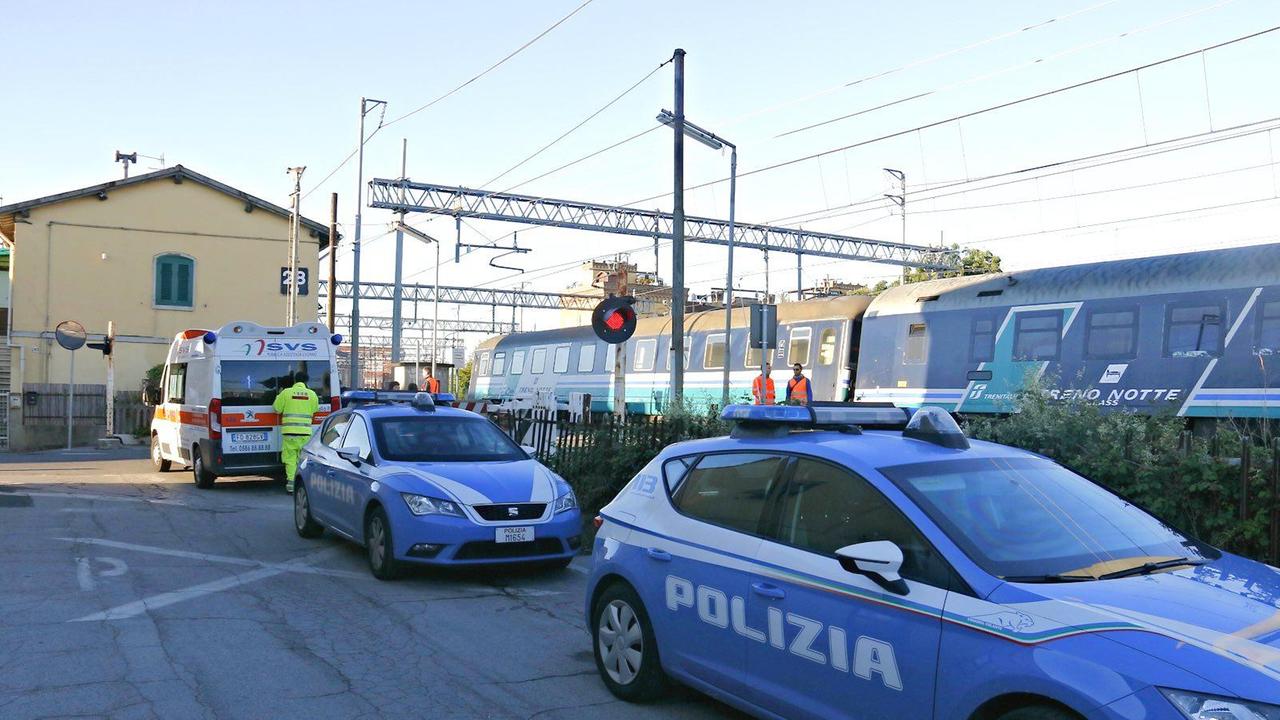 Muore a 27 anni travolto dal treno