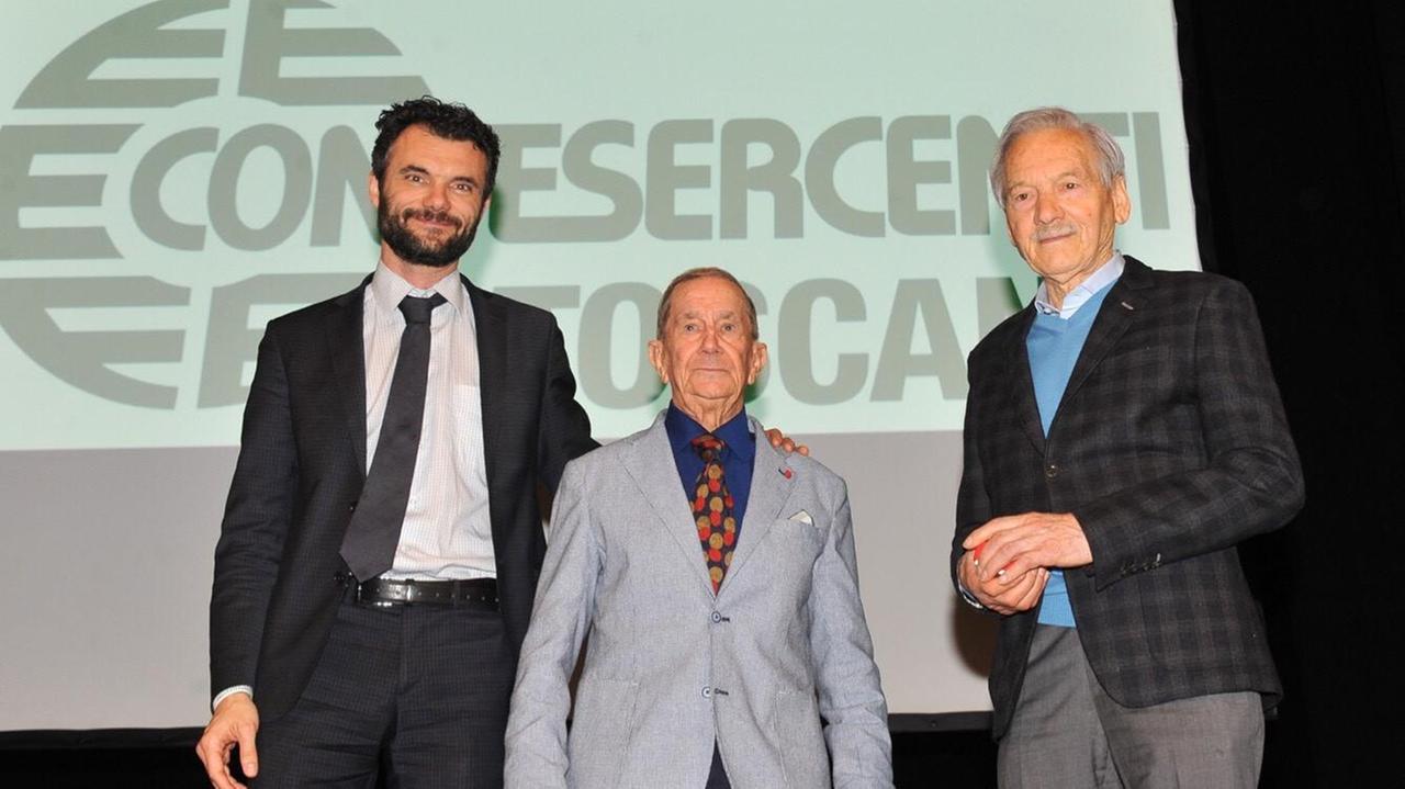 Il sindaco Matteo Biffoni insieme a Orlando Orlandini e Loris Bernocchi