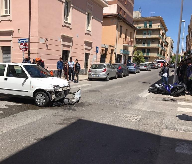 Diciottenne al pronto soccorso per una mancata precedenza 