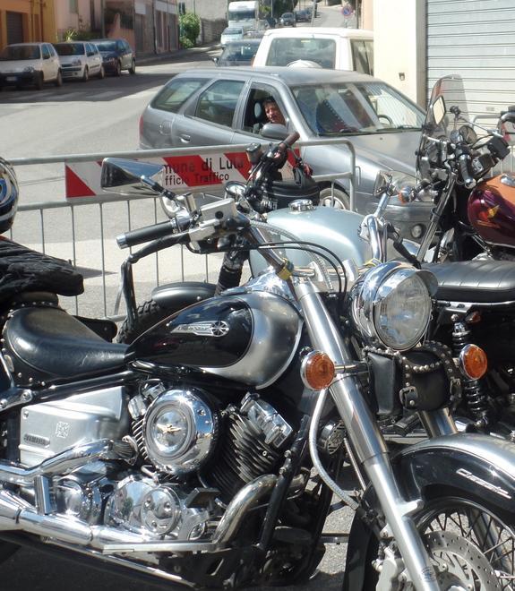 Primo raduno di auto d’epoca folla di appassionati in paese