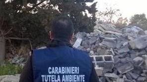 Rifiuti non smaltiti, denunciato