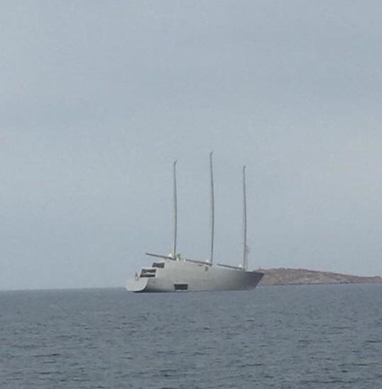 Lo yacht A appena varato e fotografo a Porto Cervo (foto Milo Franco Magoni)