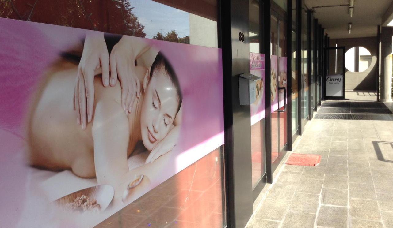 Sesso nel centro massaggi col menù delle prestazioni 