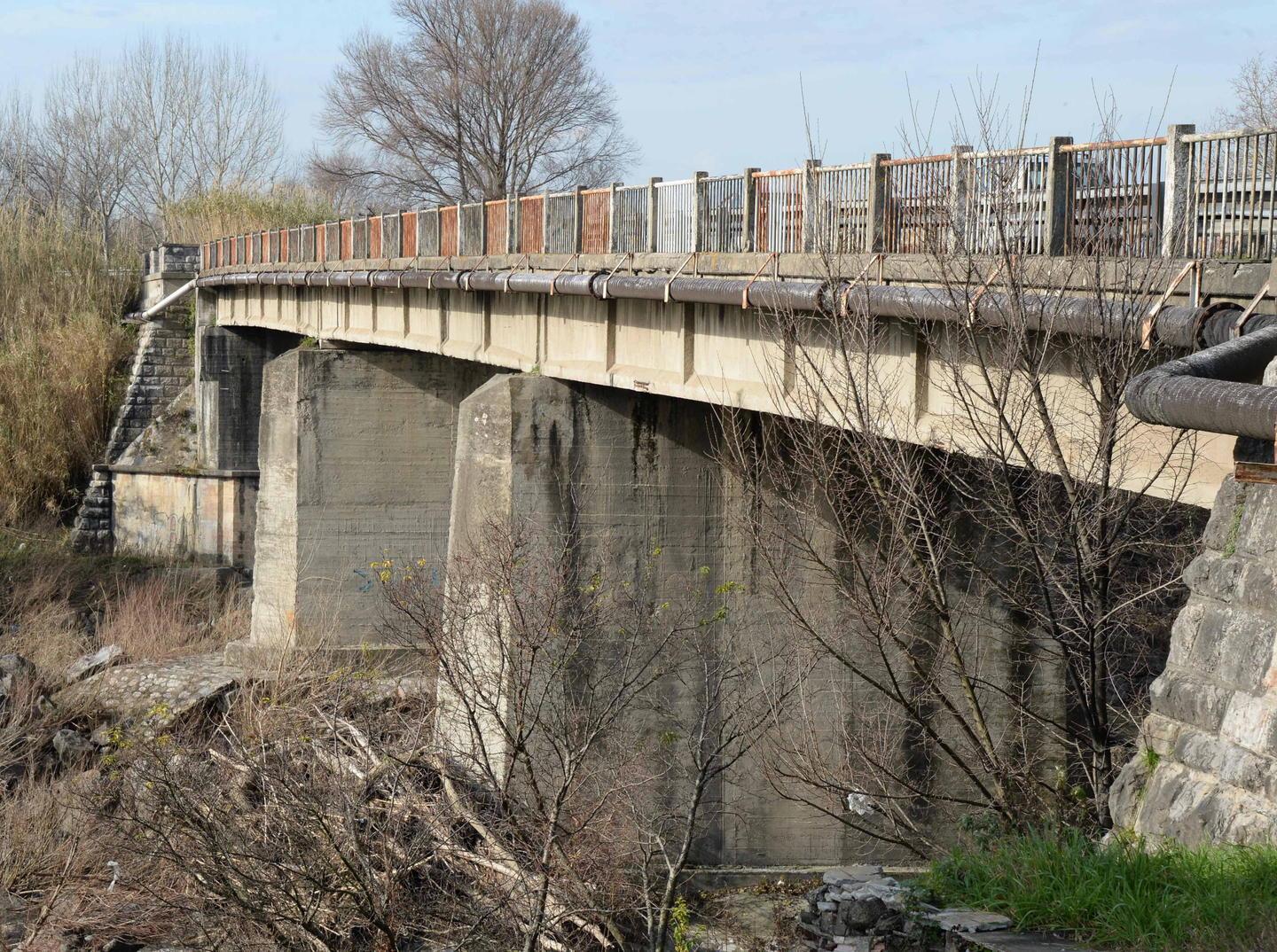 Verso la chiusura del ponte di Caprona 