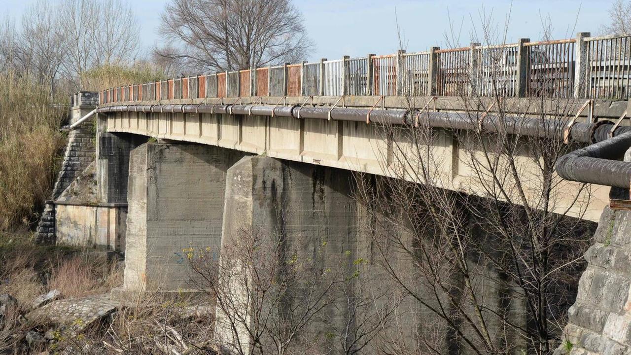 Verso la chiusura del ponte di Caprona