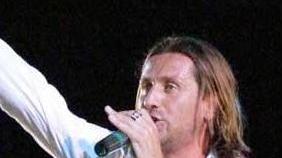 Il niet della “rossa” Riglione «Qui Povia non può cantare»